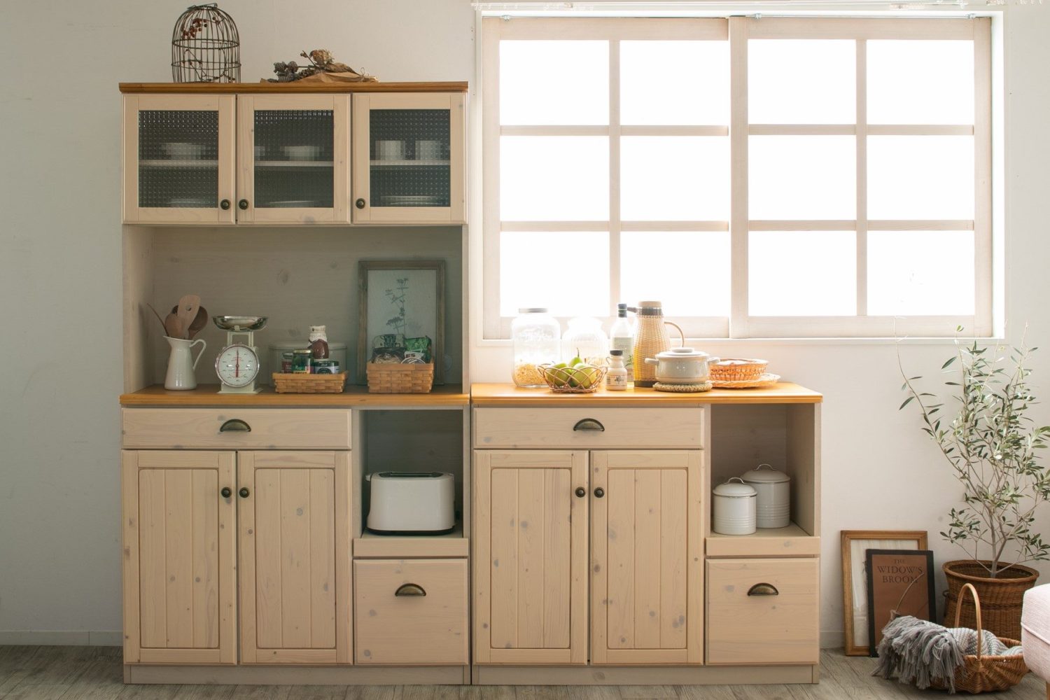 カントリーテイスト食器棚！ | リビンズ山根